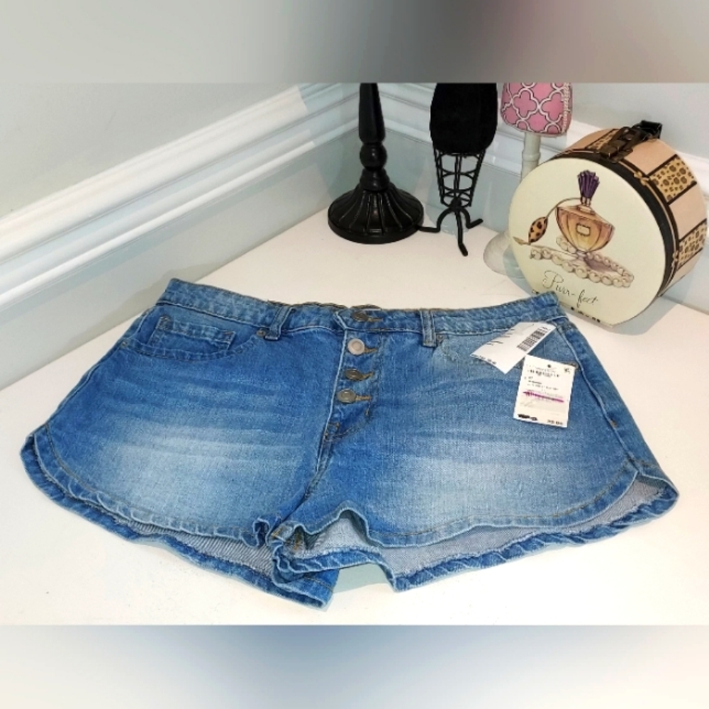 BP Light Wash 5 Pocket Button Fly Short Jean Shorts Size 31 NWT